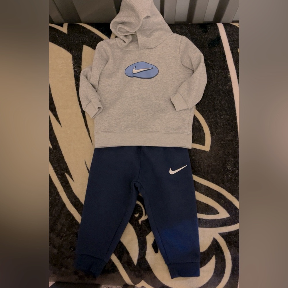 Nike Sweat Suits (5 of them) 12 months